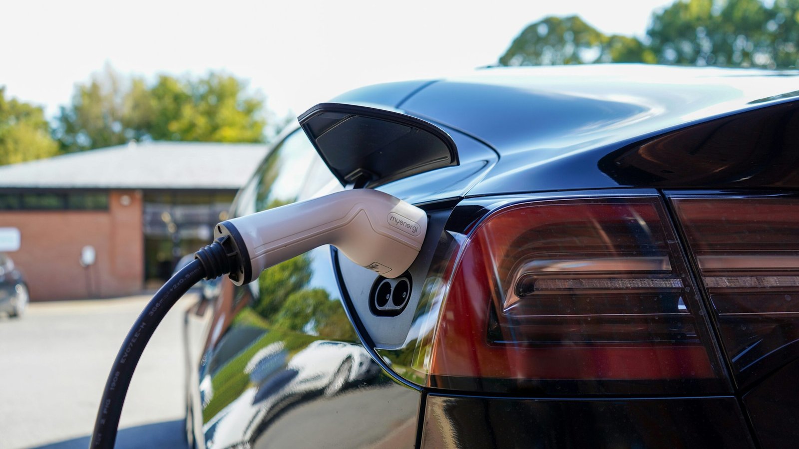 El auge de los coches eléctricos: una alternativa sostenible a los combustibles fósiles